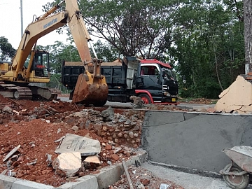 Pekerjaan Pengerukan Tanah Dengan Alat Berat